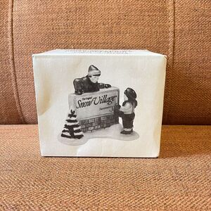 Dept. 56 "Kids Decorating The Village Sign" #5134-9 Snow Village. RETIRED‎ w/Box